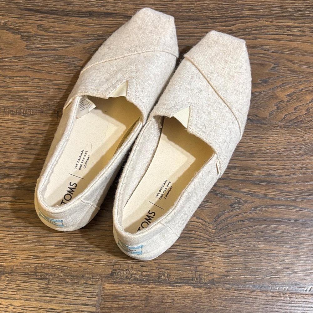 TOMS Women's Beige Loafers